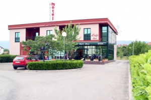 catalog_featured_images/1608/1489953831Motel-Cesar.jpg